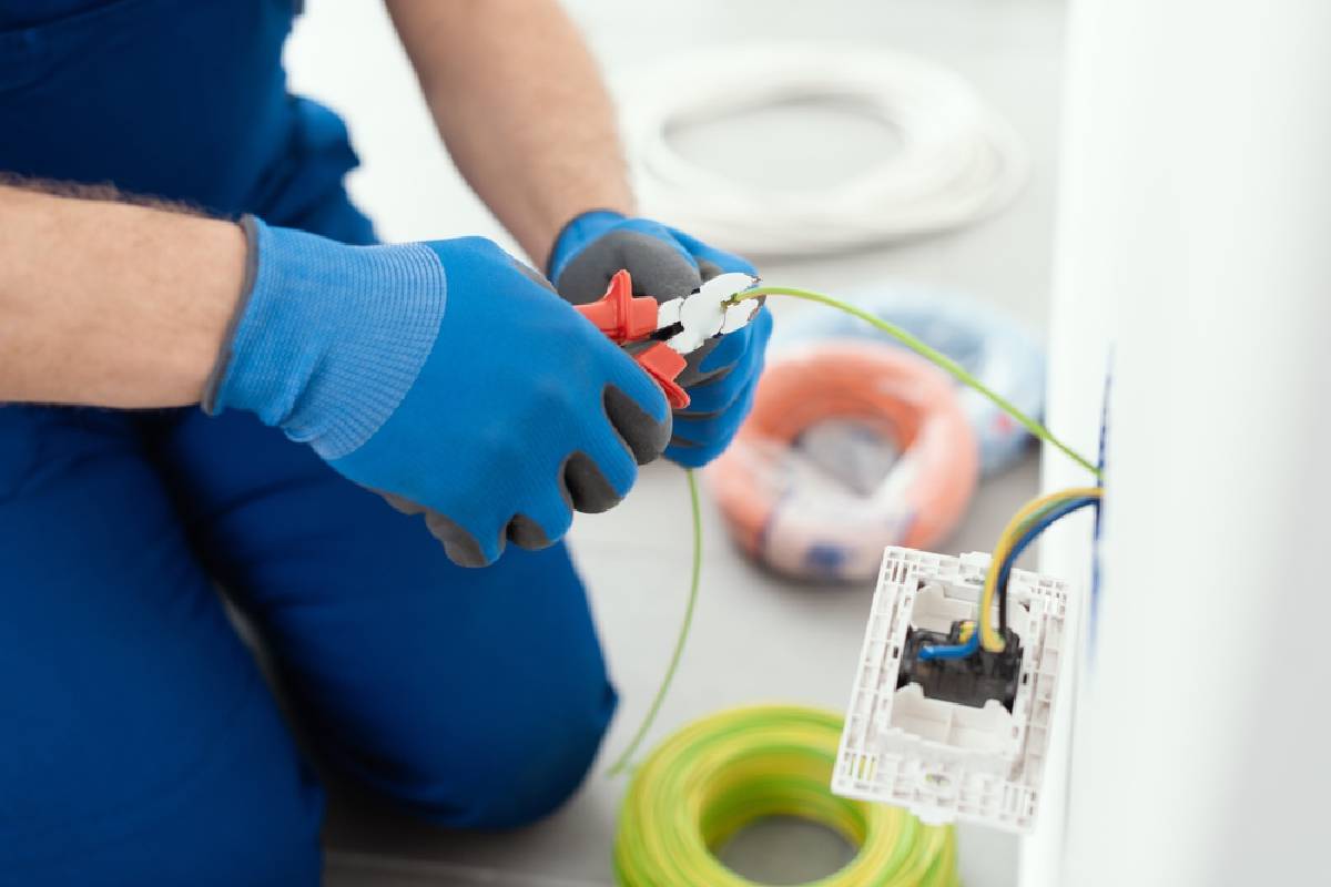 Electricians in Liverpool & Wirral.